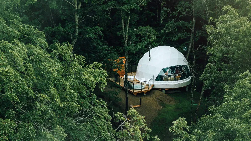 Domo en entorno natural